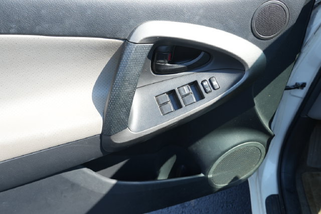 Used 2010 Toyota RAV4 Limited FWD image 23