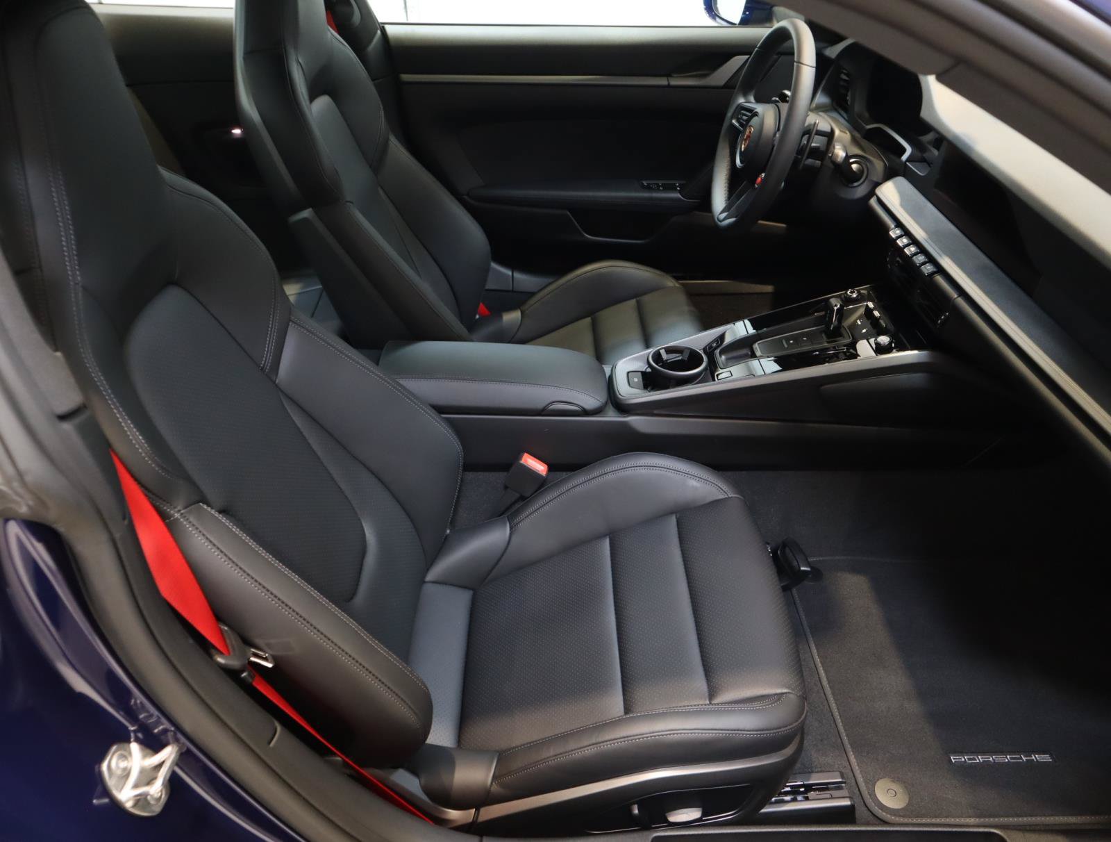 Used 2025 Porsche 911 Carrera RWD image 13