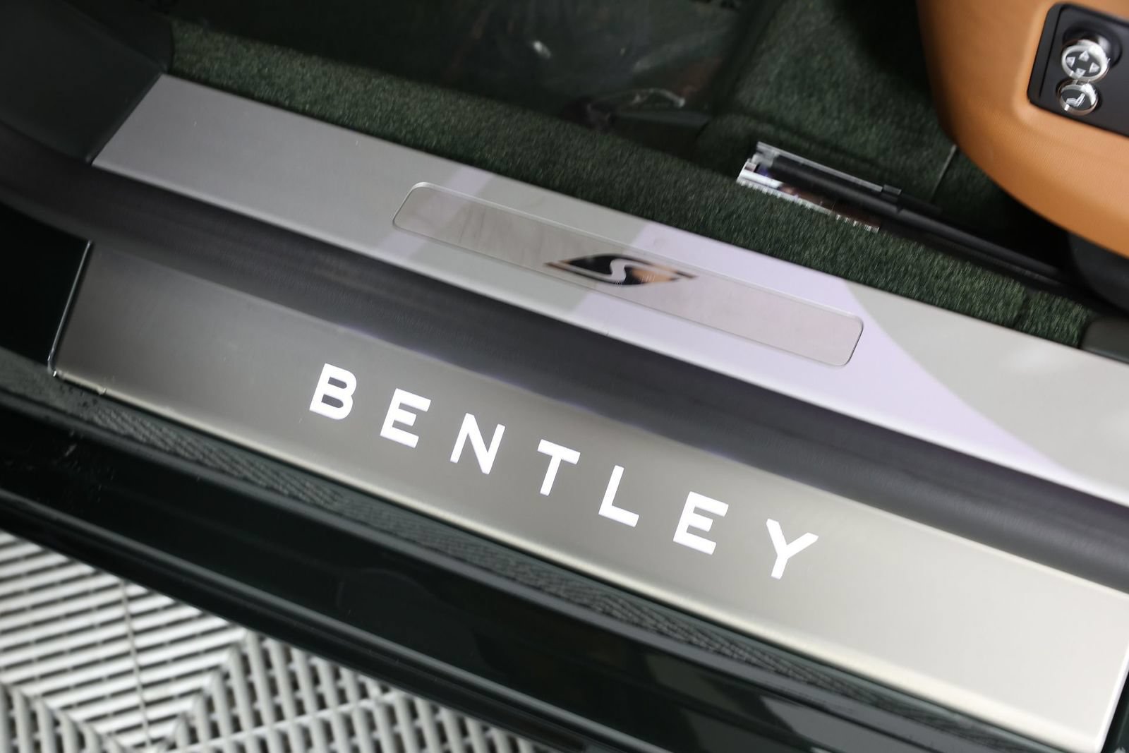 Certified 2023 Bentley Flying Spur S V8 AWD/4WD image 24