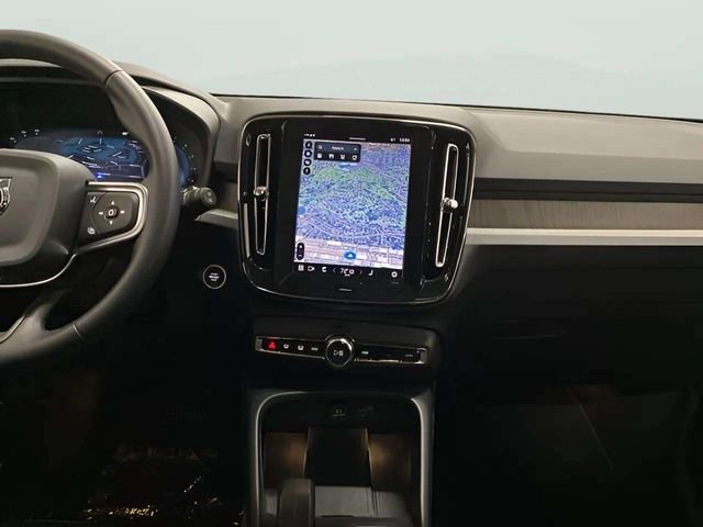 Used 2025 Volvo XC40 B5 Core image 37