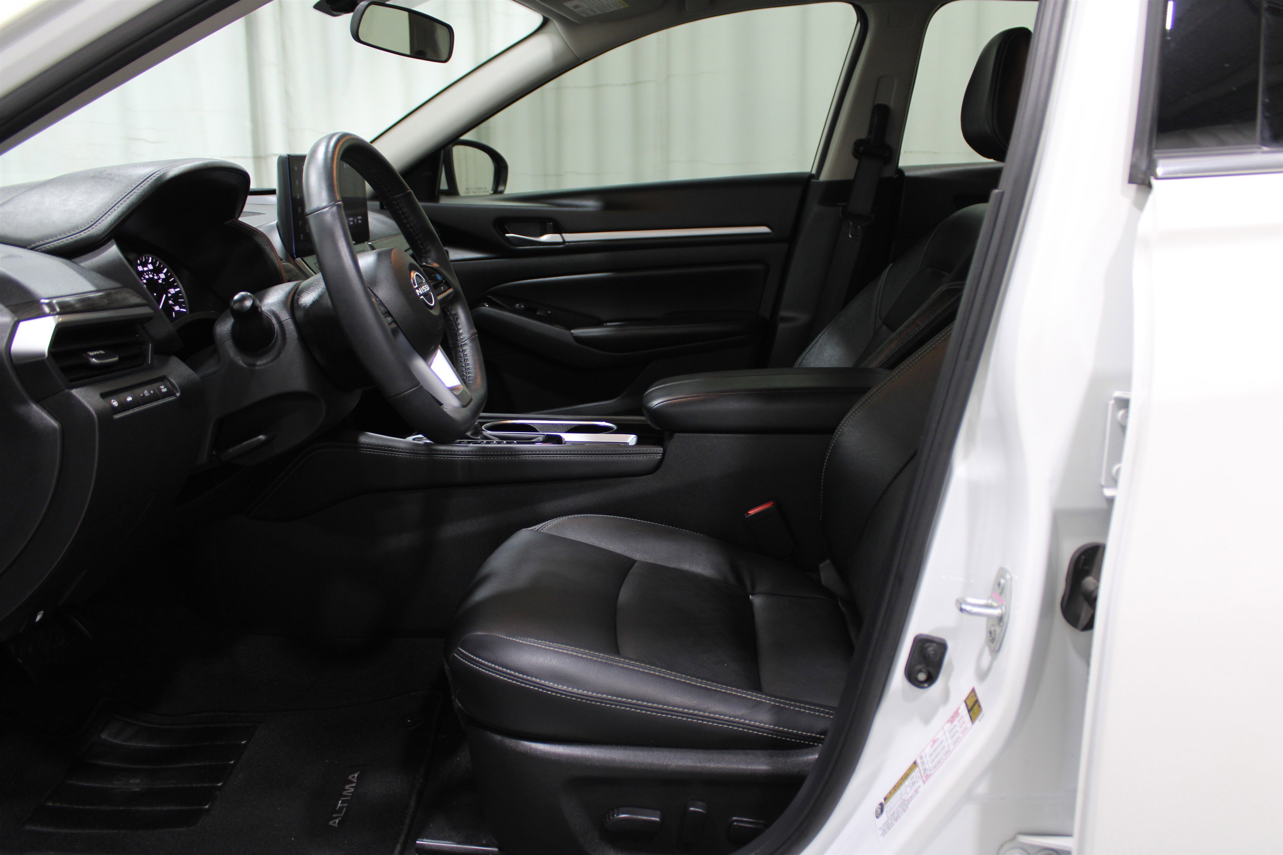 Used 2025 Nissan Altima 2.5 SL image 3