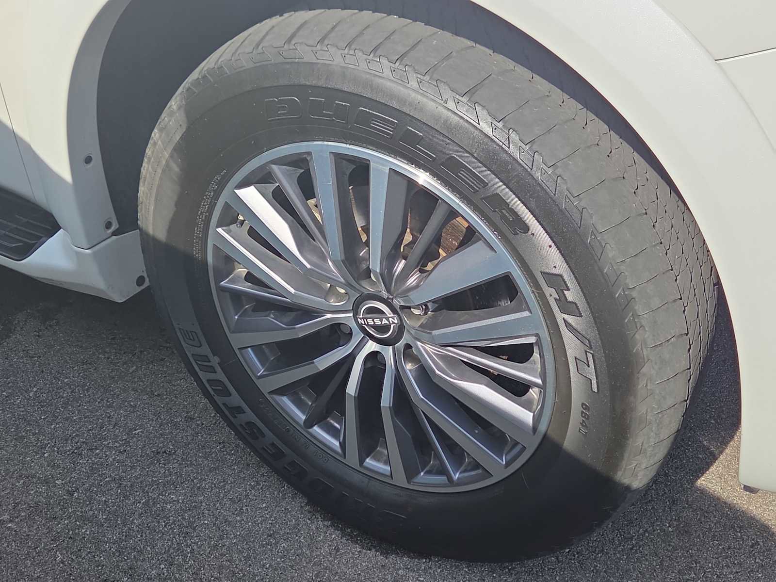 Used 2024 Nissan Armada SL w/ Captain's Chairs Package image 2