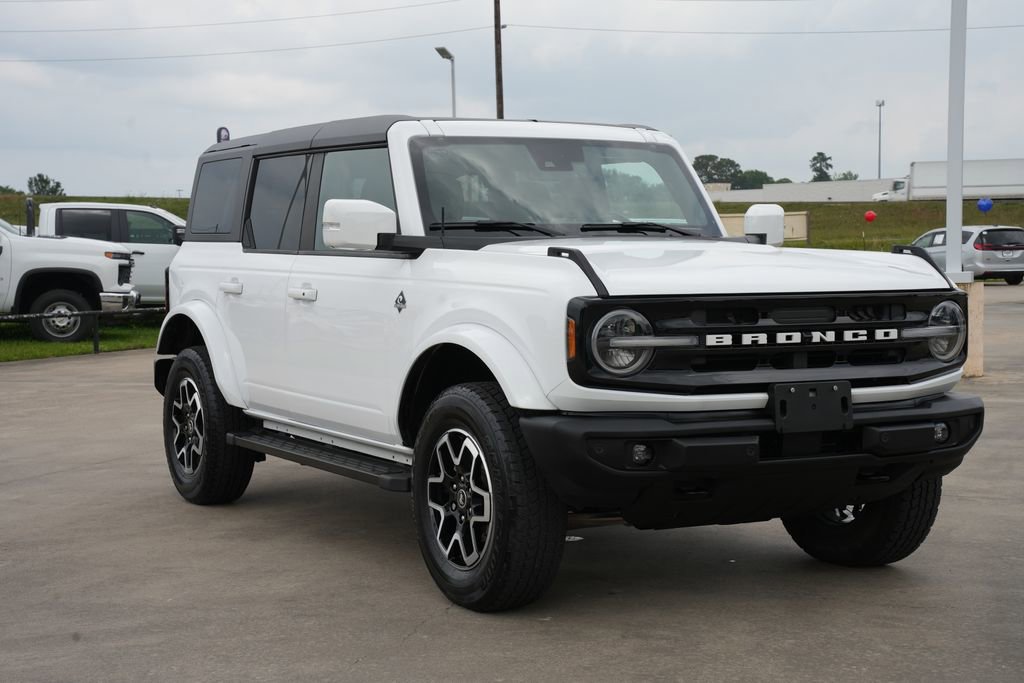 Used 2024 Ford Bronco Outer Banks AWD/4WD image 2