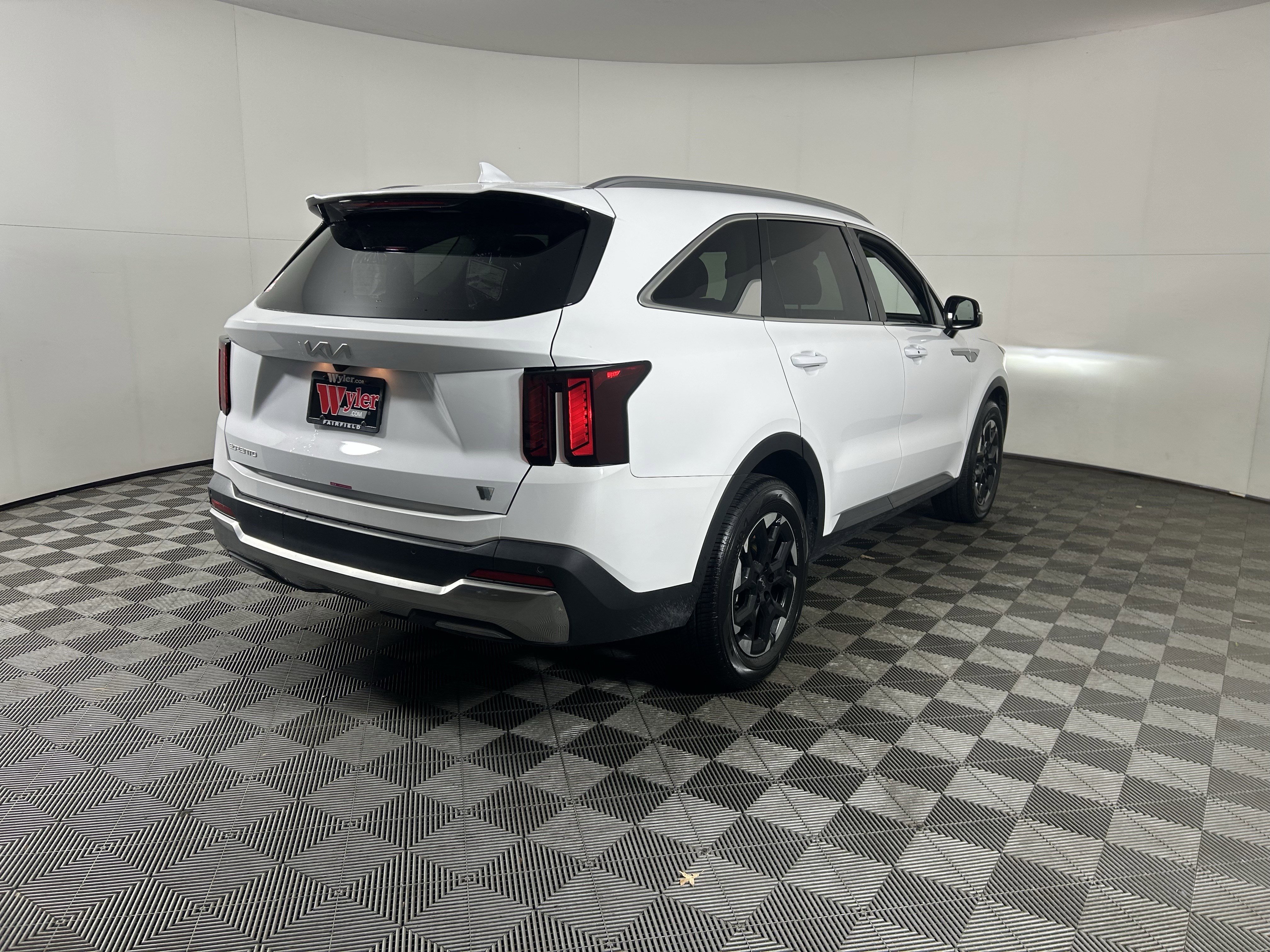 Used 2025 Kia Sorento S image 20