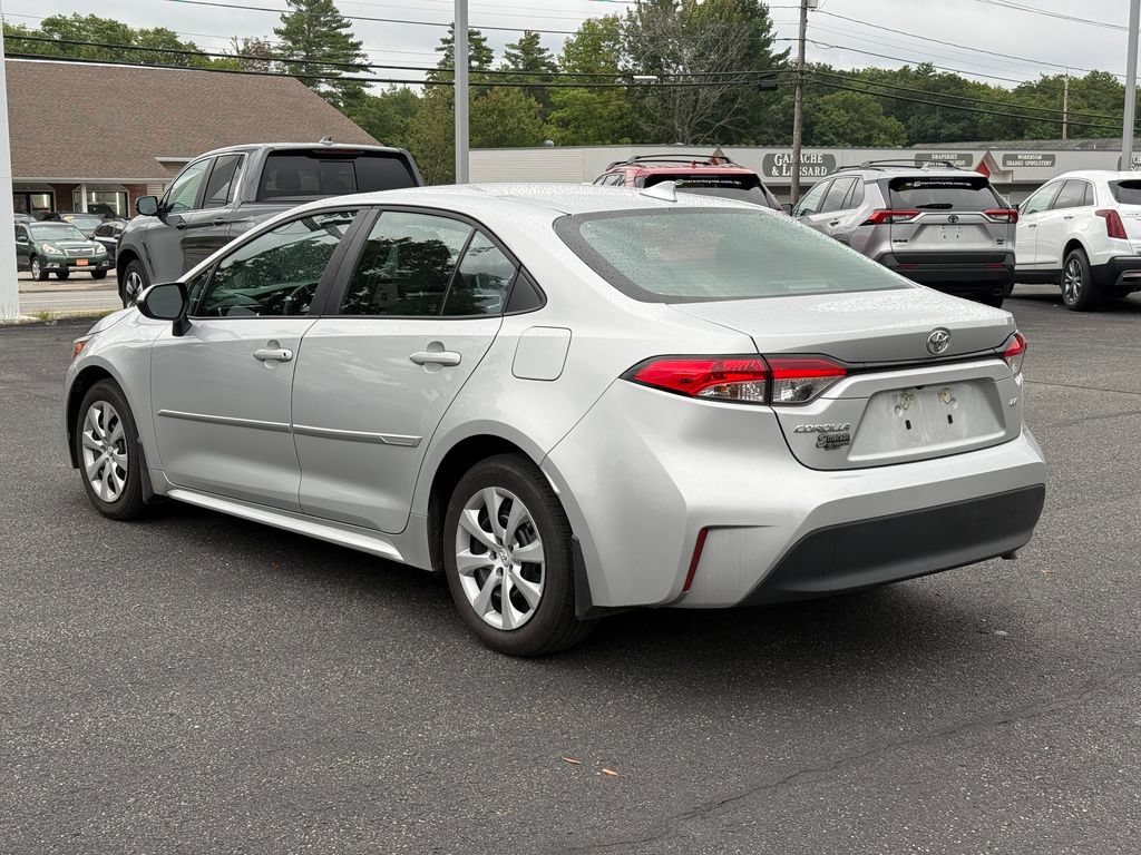 Used 2023 Toyota Corolla LE FWD image 3