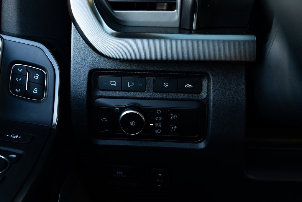 Used 2024 Ford F350 Platinum image 13