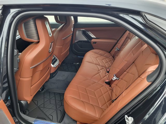 New 2026 BMW 750e xDrive w/ Executive Package image 13