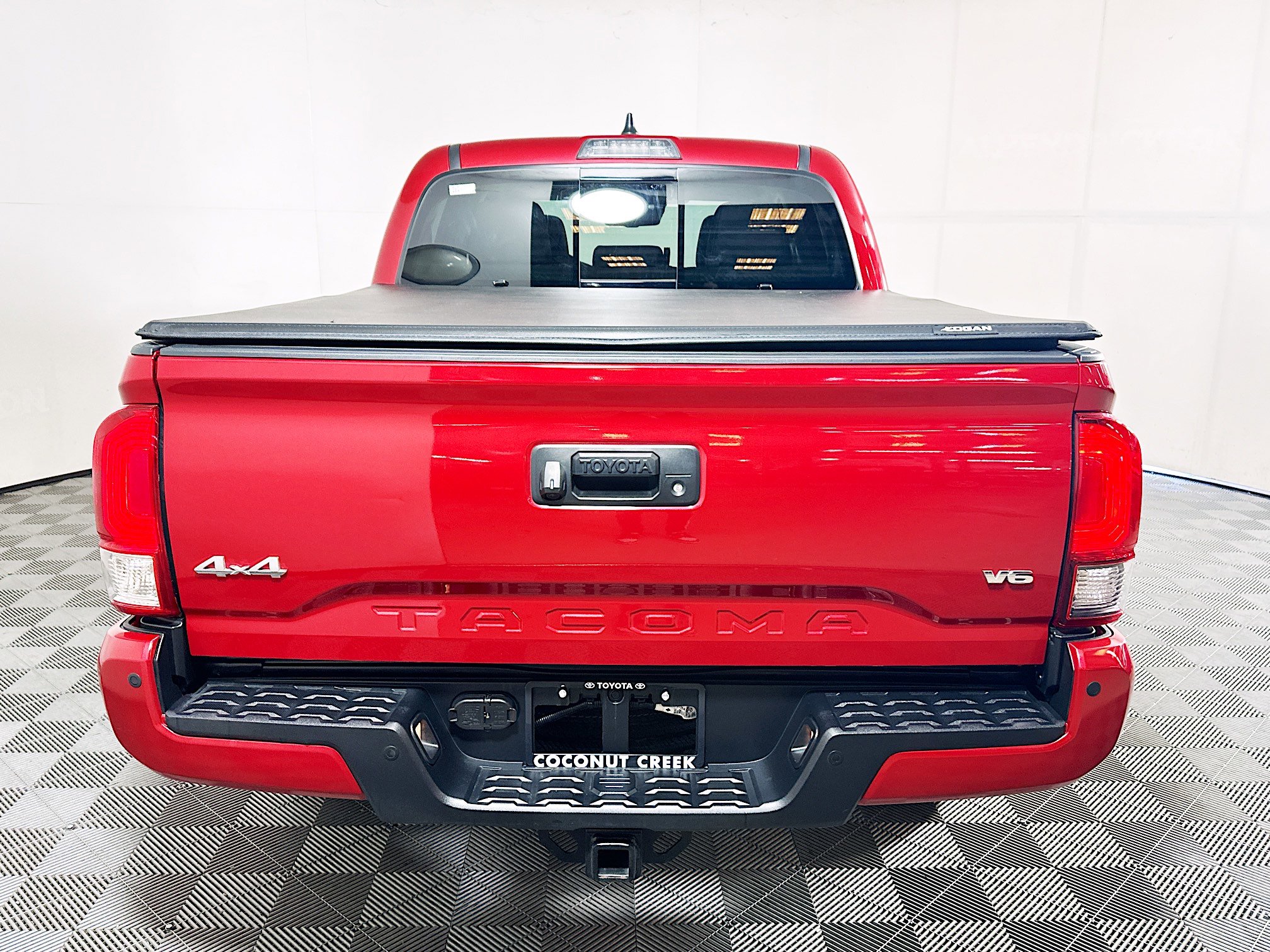Used 2023 Toyota Tacoma SR5 AWD/4WD image 4