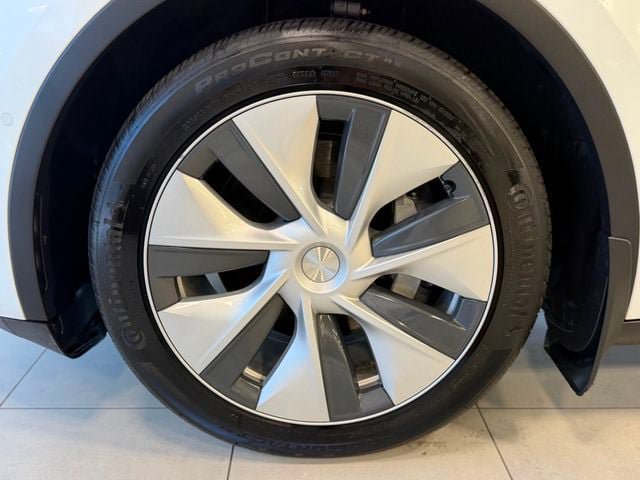 Used 2022 Tesla Model Y Long Range AWD/4WD image 42