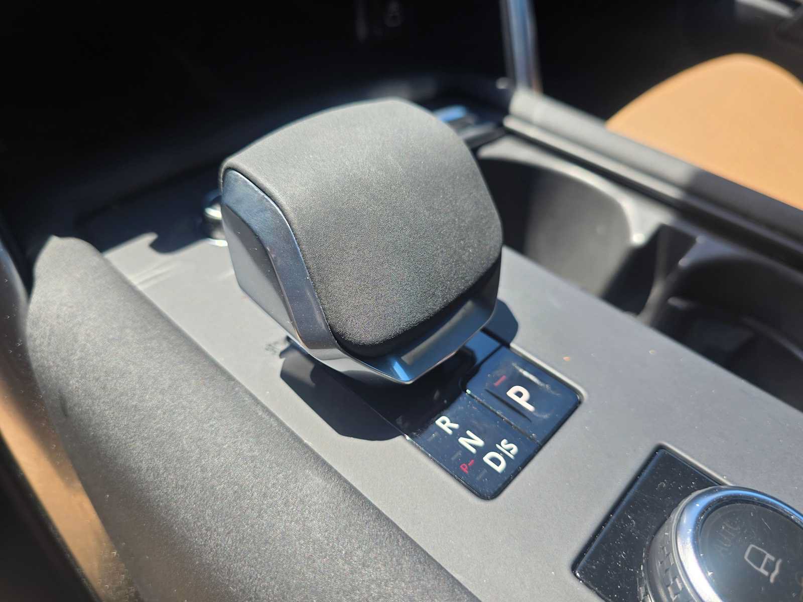 Used 2025 Land Rover Discovery Dynamic SE AWD/4WD image 34