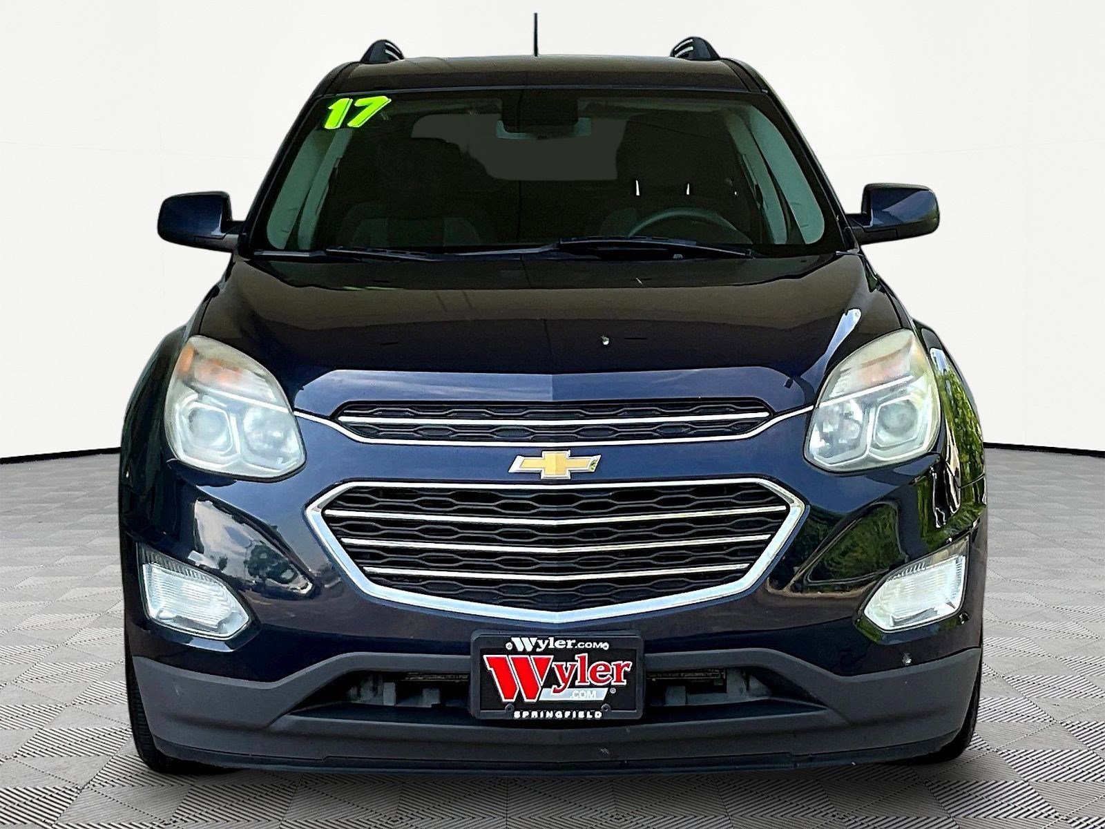 Used 2017 Chevrolet Equinox LT FWD image 2
