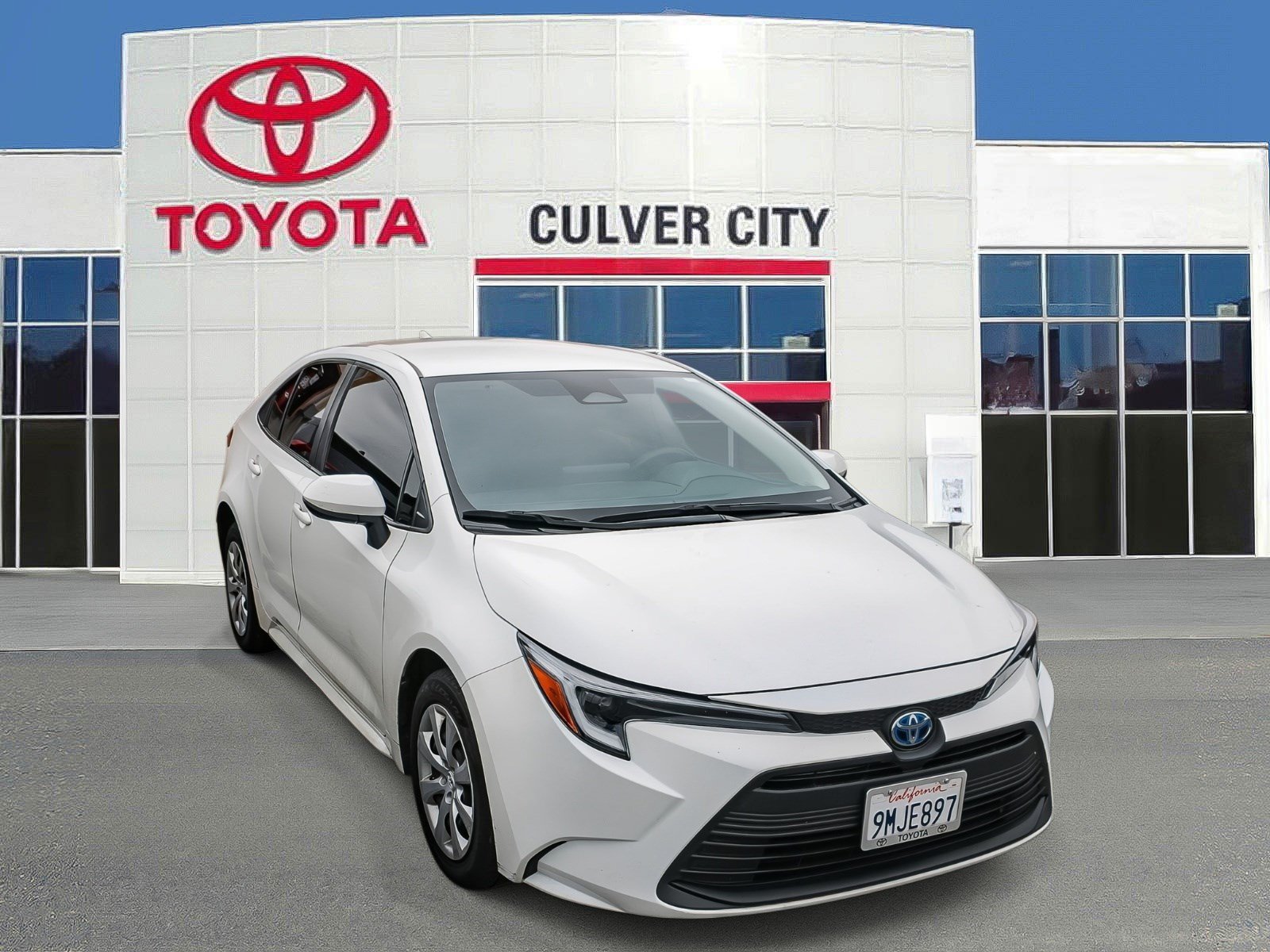 Certified 2024 Toyota Corolla LE FWD image 1