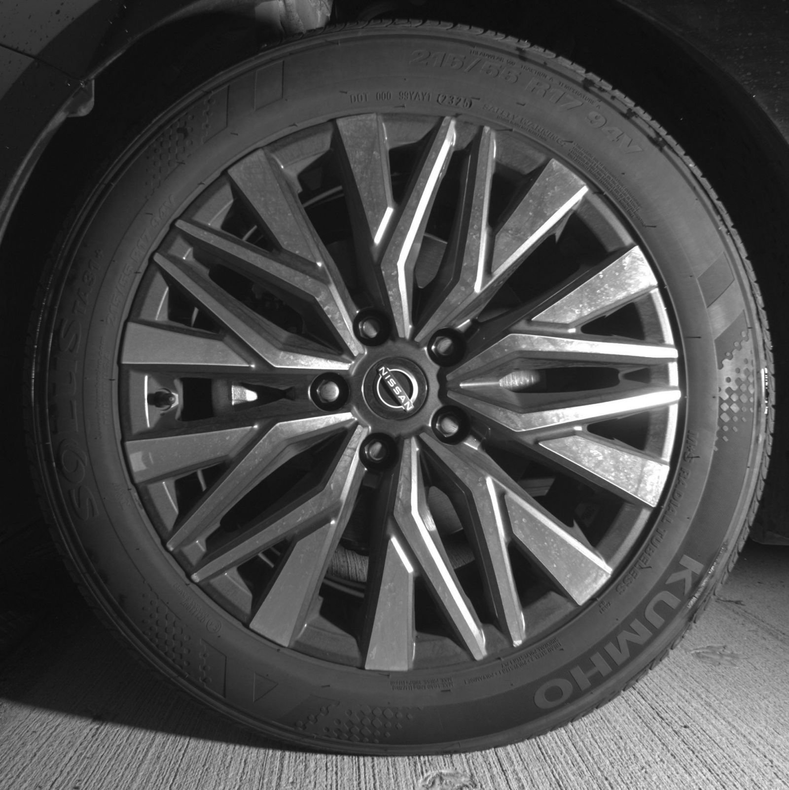 Used 2025 Nissan Altima 2.5 SV FWD image 14