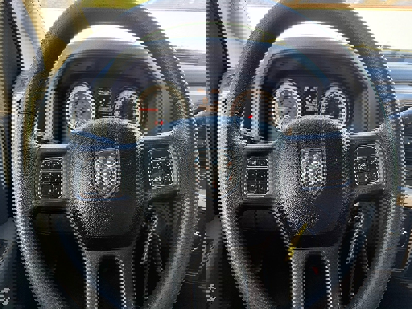 Used 2015 RAM 2500 SLT image 27