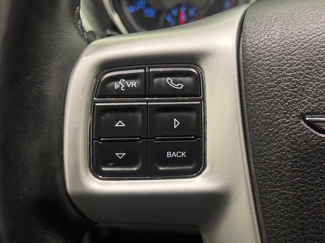 Used 2015 Chrysler Town & Country Touring-L w/ Driver Convenience Group image 30