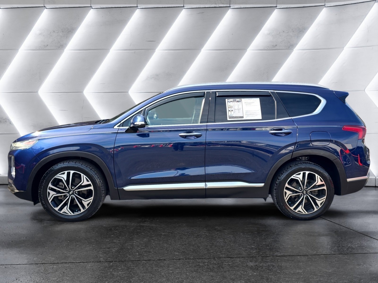 Used 2019 Hyundai Santa Fe FWD image 2