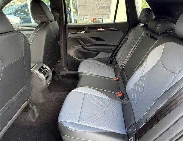 New 2025 Volkswagen Tiguan SE image 15