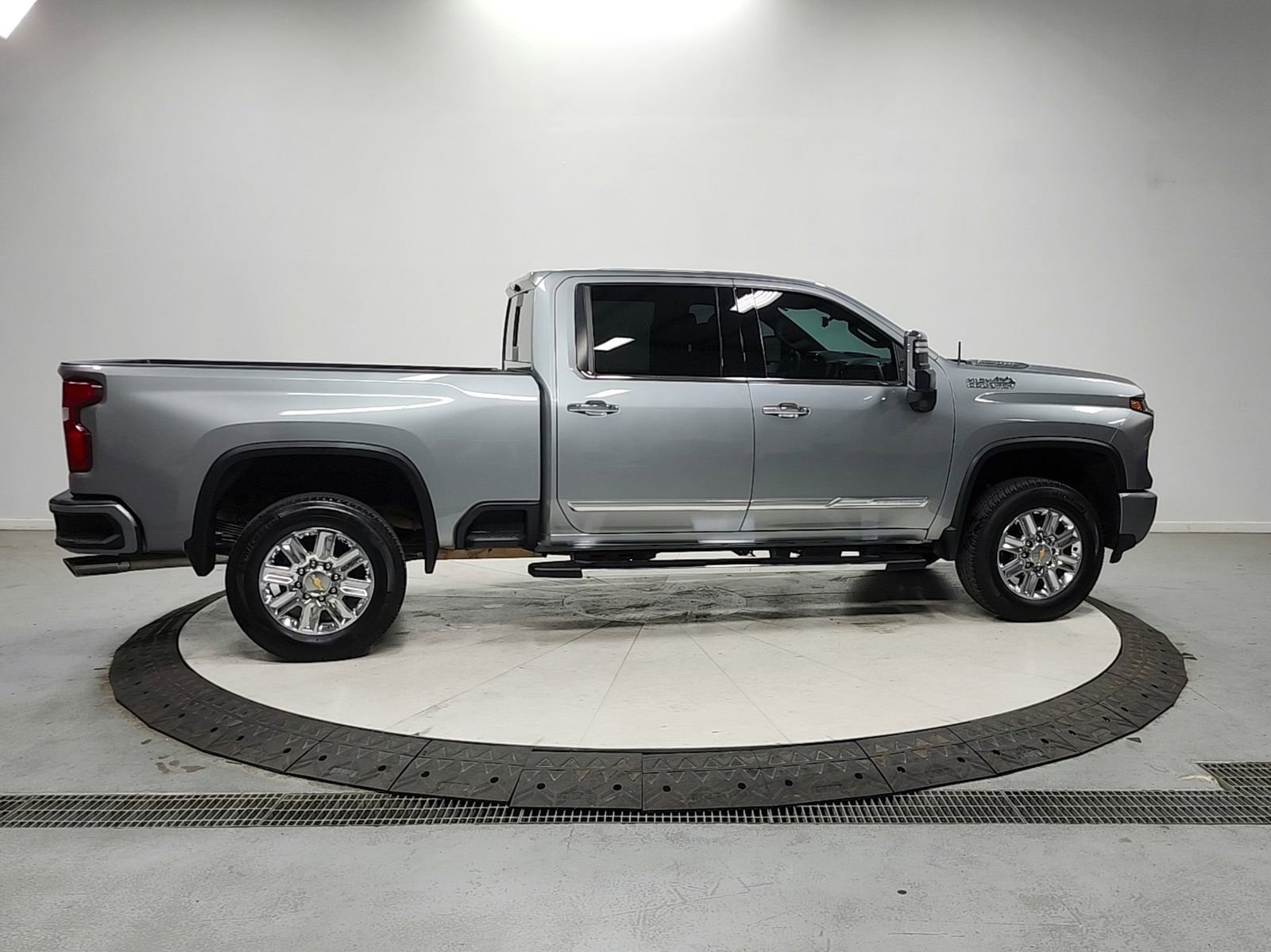 Used 2024 Chevrolet Silverado 2500 High Country w/ Technology Package image 8