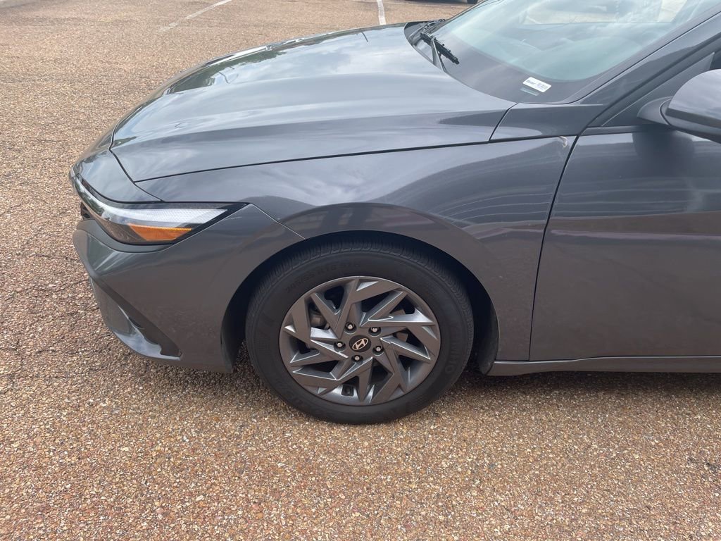 Used 2024 Hyundai Elantra SEL image 2