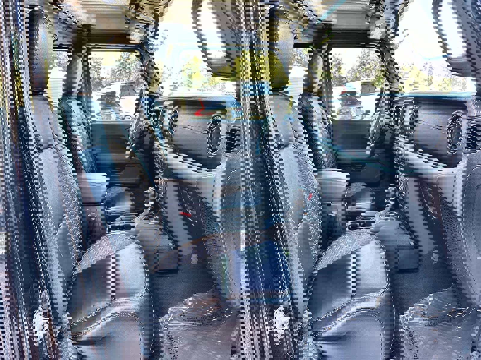 Used 2023 Jeep Gladiator Overland image 13