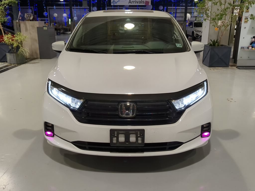 Used 2024 Honda Odyssey Touring image 2