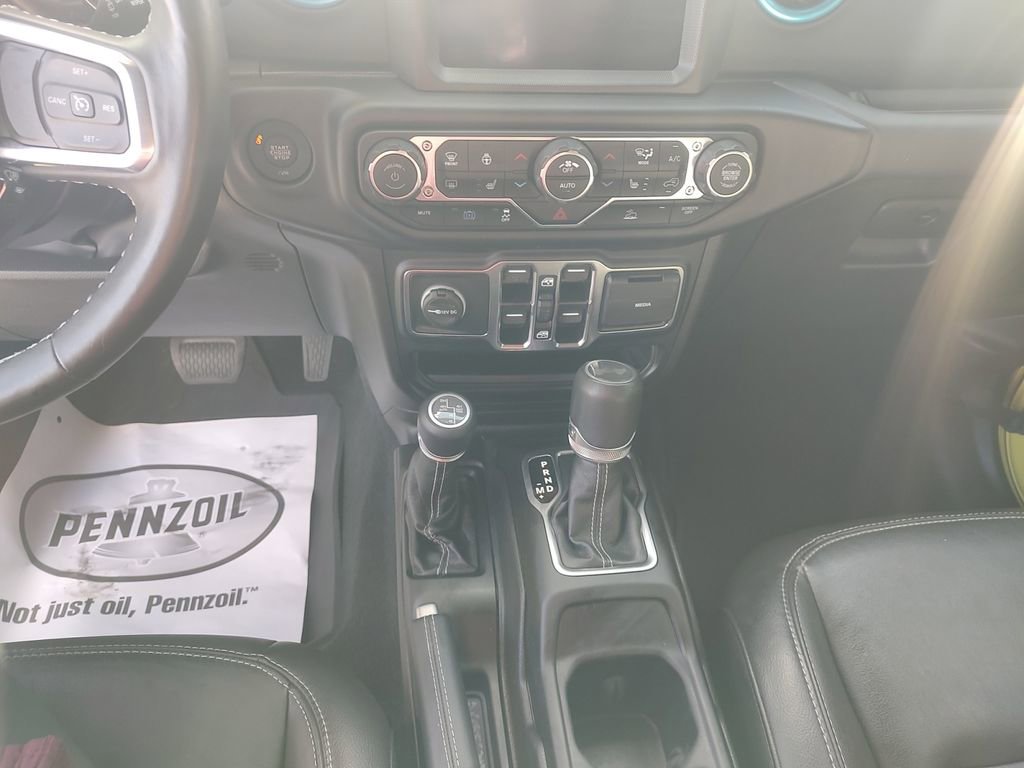 Used 2022 Jeep Wrangler Unlimited Sahara w/ Cold Weather Group AWD/4WD image 11