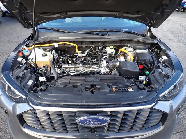 Certified 2025 Ford Escape Platinum w/ Premium Technology Package image 14