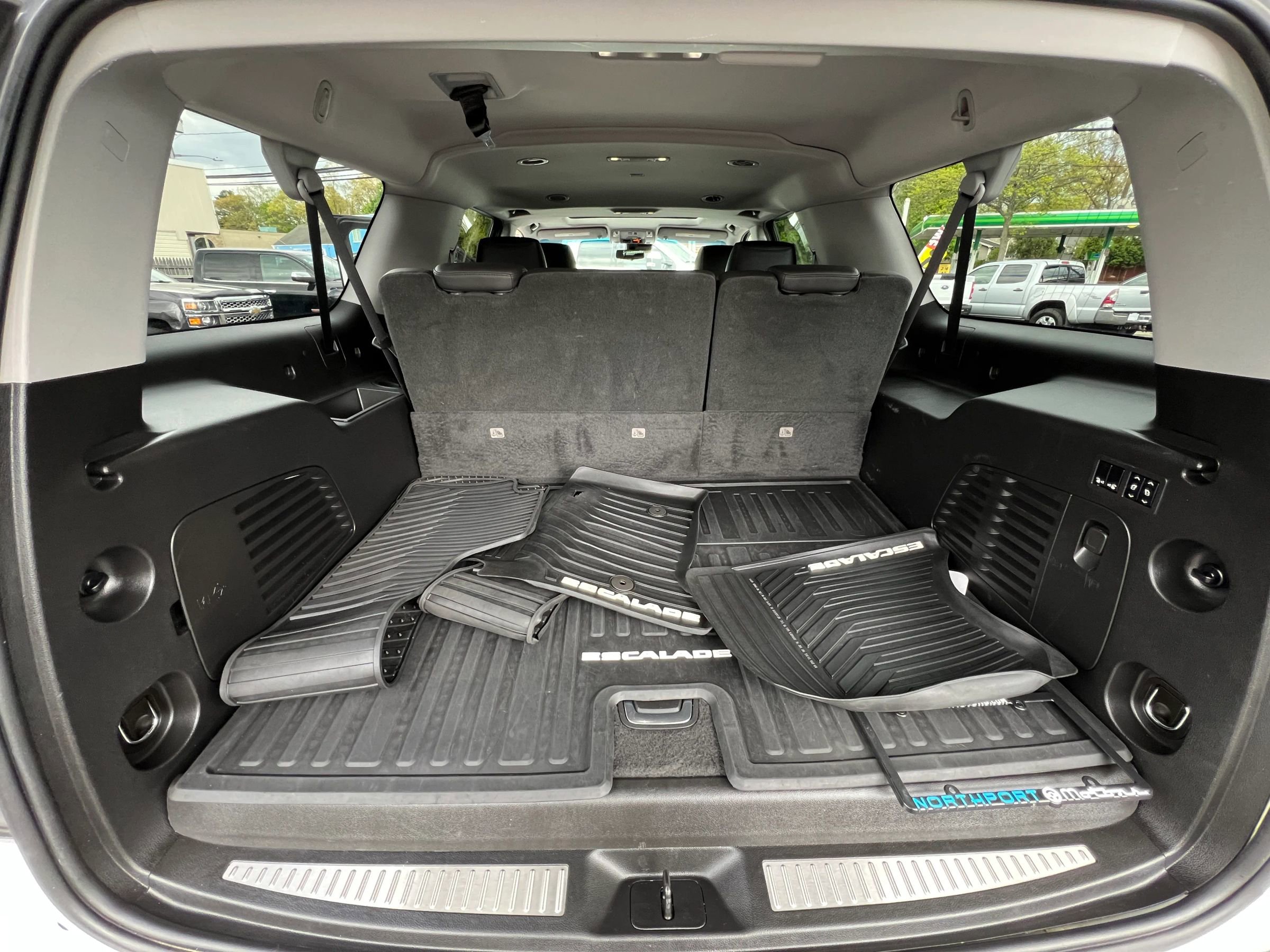 Used 2019 Cadillac Escalade ESV Luxury AWD/4WD image 31