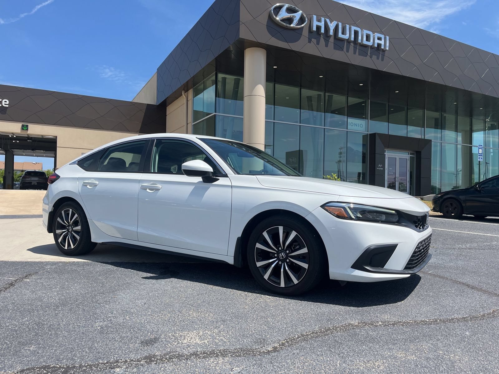 Used 2024 Honda Civic EX-L image 1