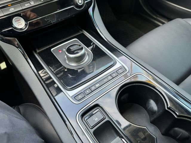 Used 2017 Jaguar XE RWD image 29