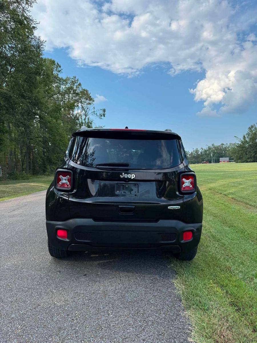 Used 2018 Jeep Renegade Latitude FWD image 5