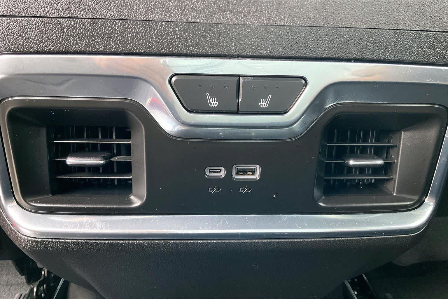 Used 2024 Chevrolet Silverado 2500 High Country w/ Technology Package AWD/4WD image 30
