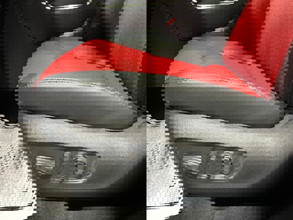 Used 2025 Toyota Highlander XSE image 12