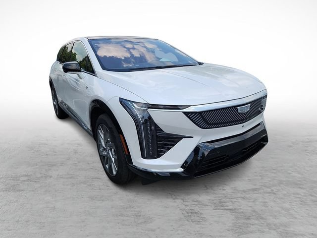 Certified 2025 Cadillac Optiq Luxury 2 w/ LPO, Floor Liner Package AWD/4WD image 3