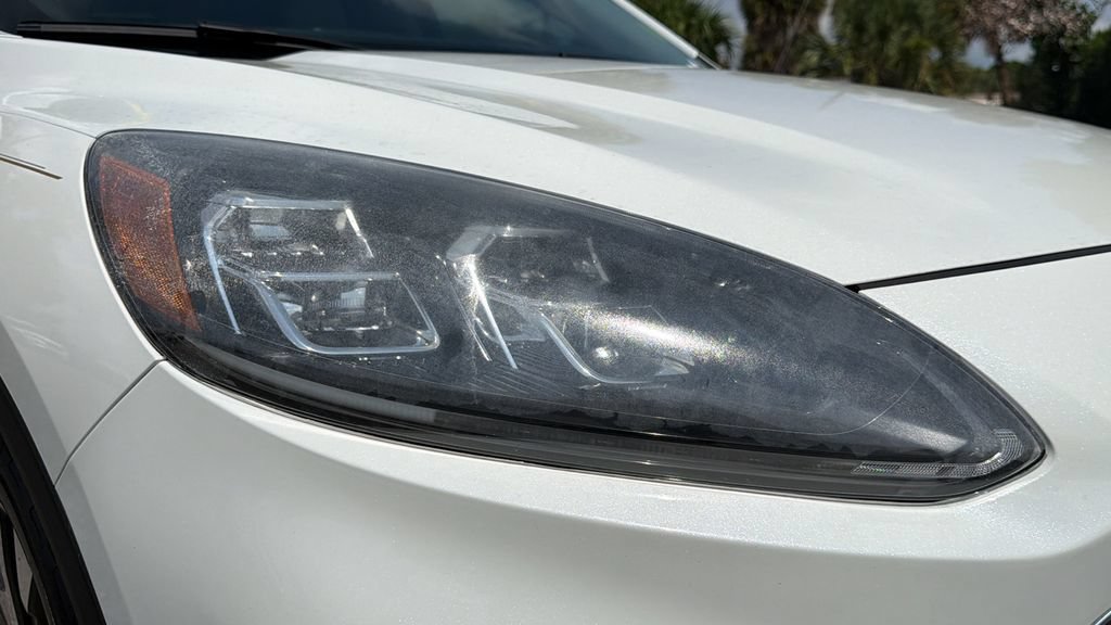 Used 2020 Ford Escape Titanium FWD image 9