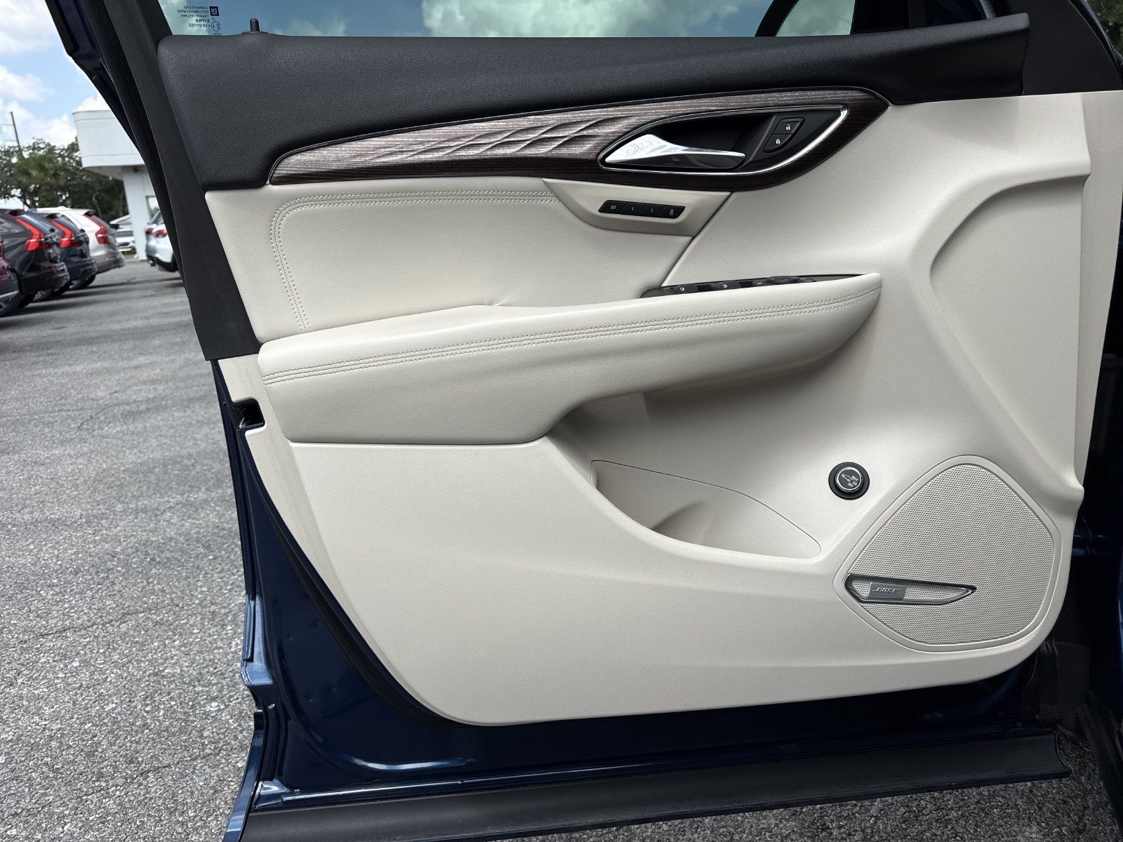 Used 2022 Buick Envision Avenir w/ Technology Package II FWD image 36