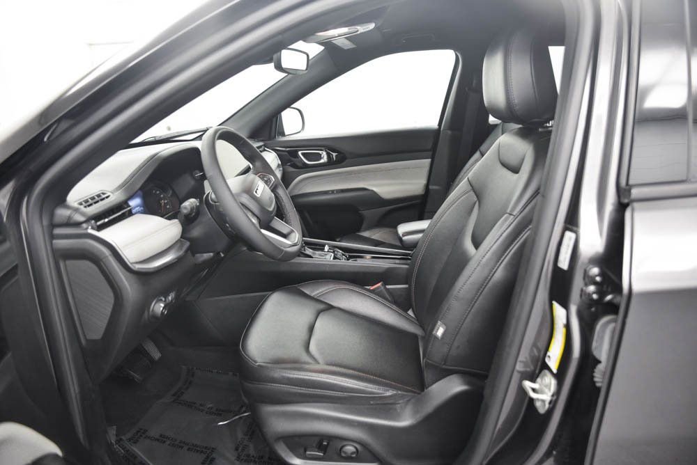 Used 2024 Jeep Compass Limited image 12