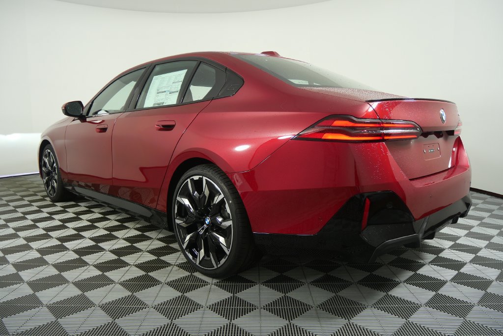 Used 2026 BMW 530i w/ M Sport Package RWD image 4