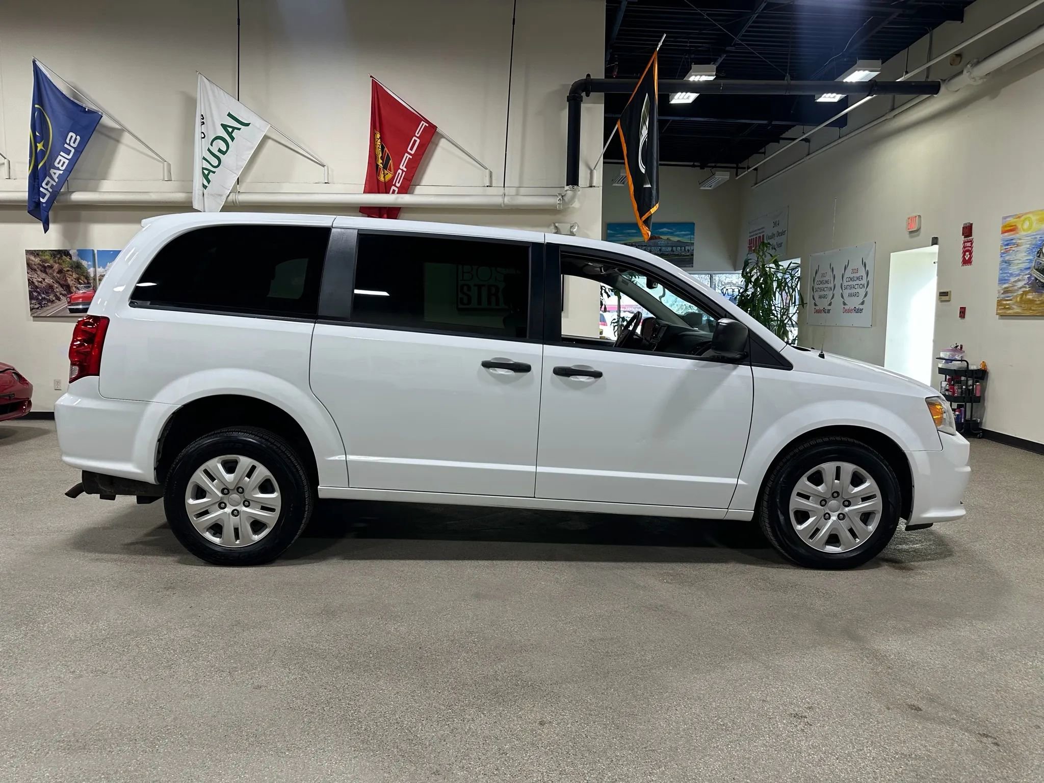 Used 2019 Dodge Grand Caravan SE image 8