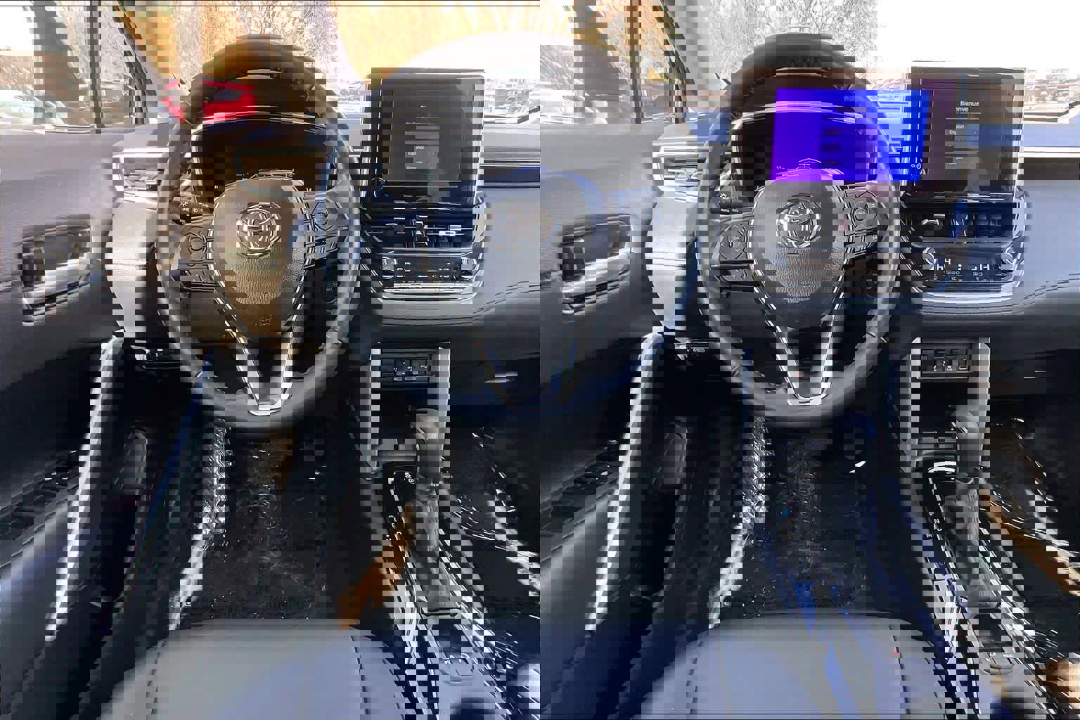 Used 2025 Toyota Corolla Cross XLE w/ Convenience Package image 6