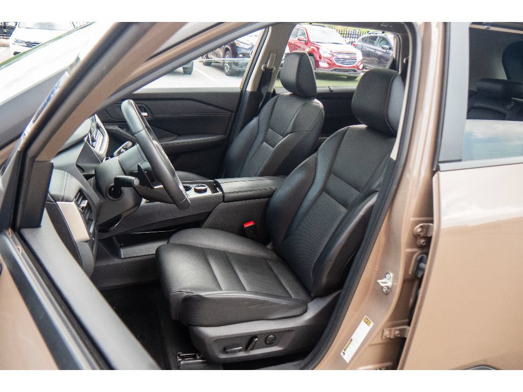 Used 2024 Nissan Rogue SV w/ SV Premium Package AWD/4WD image 12