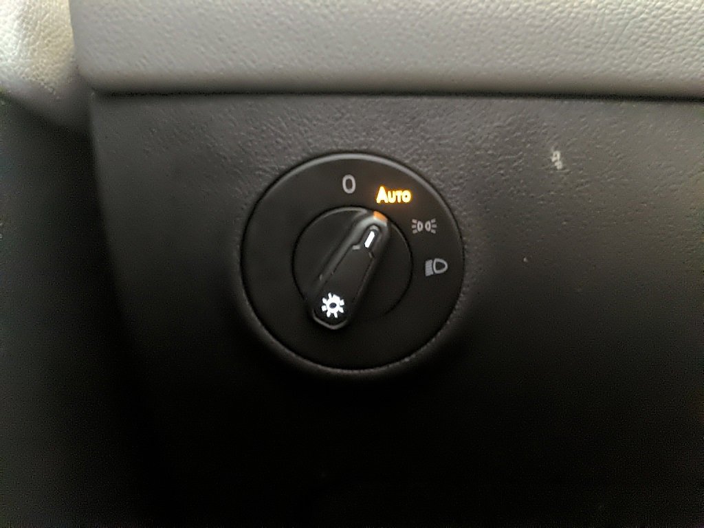 Used 2022 Volkswagen Taos SE w/ Panoramic Sunroof Package image 21