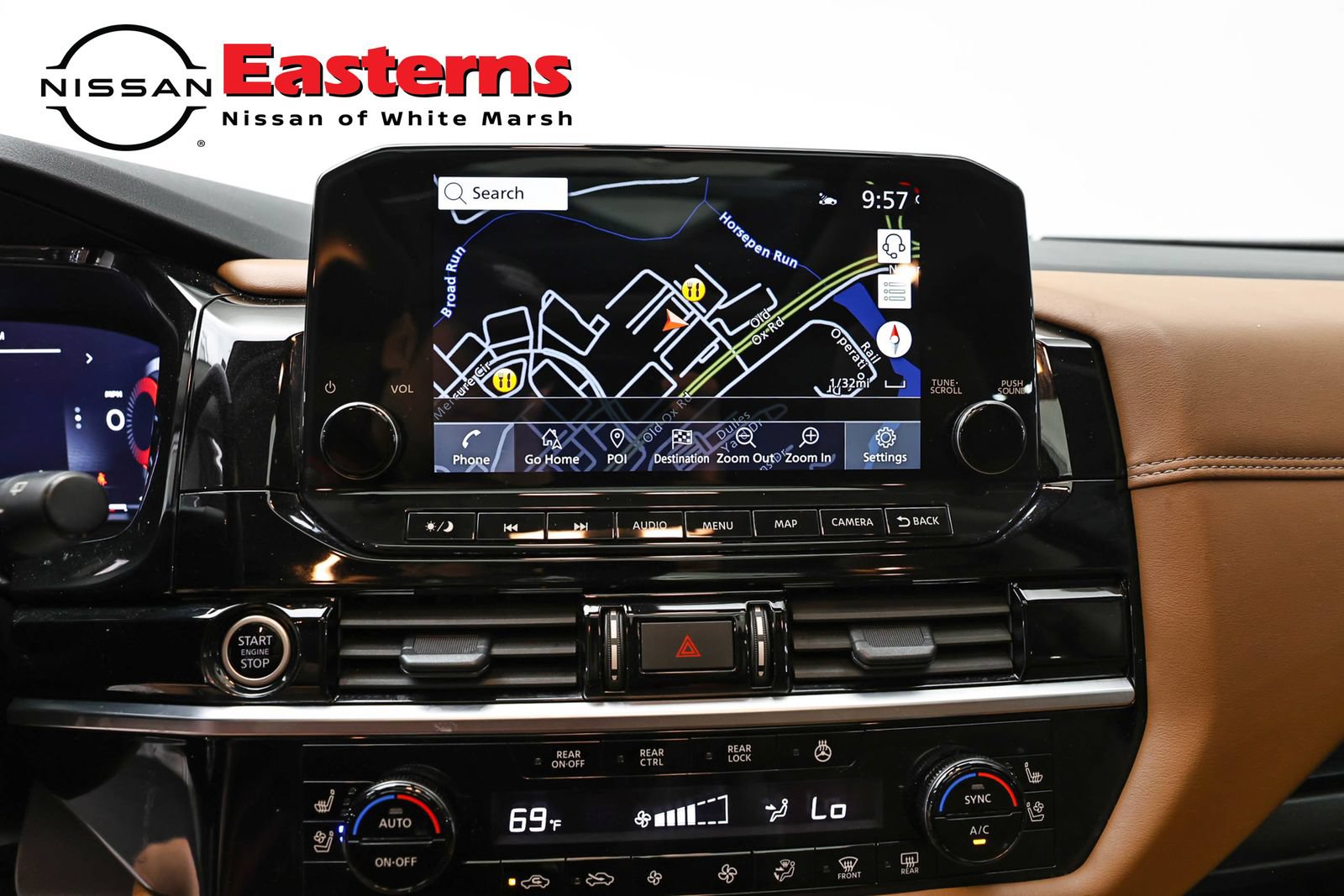 Used 2024 Nissan Pathfinder Platinum w/ Black Appearance Package AWD/4WD image 12