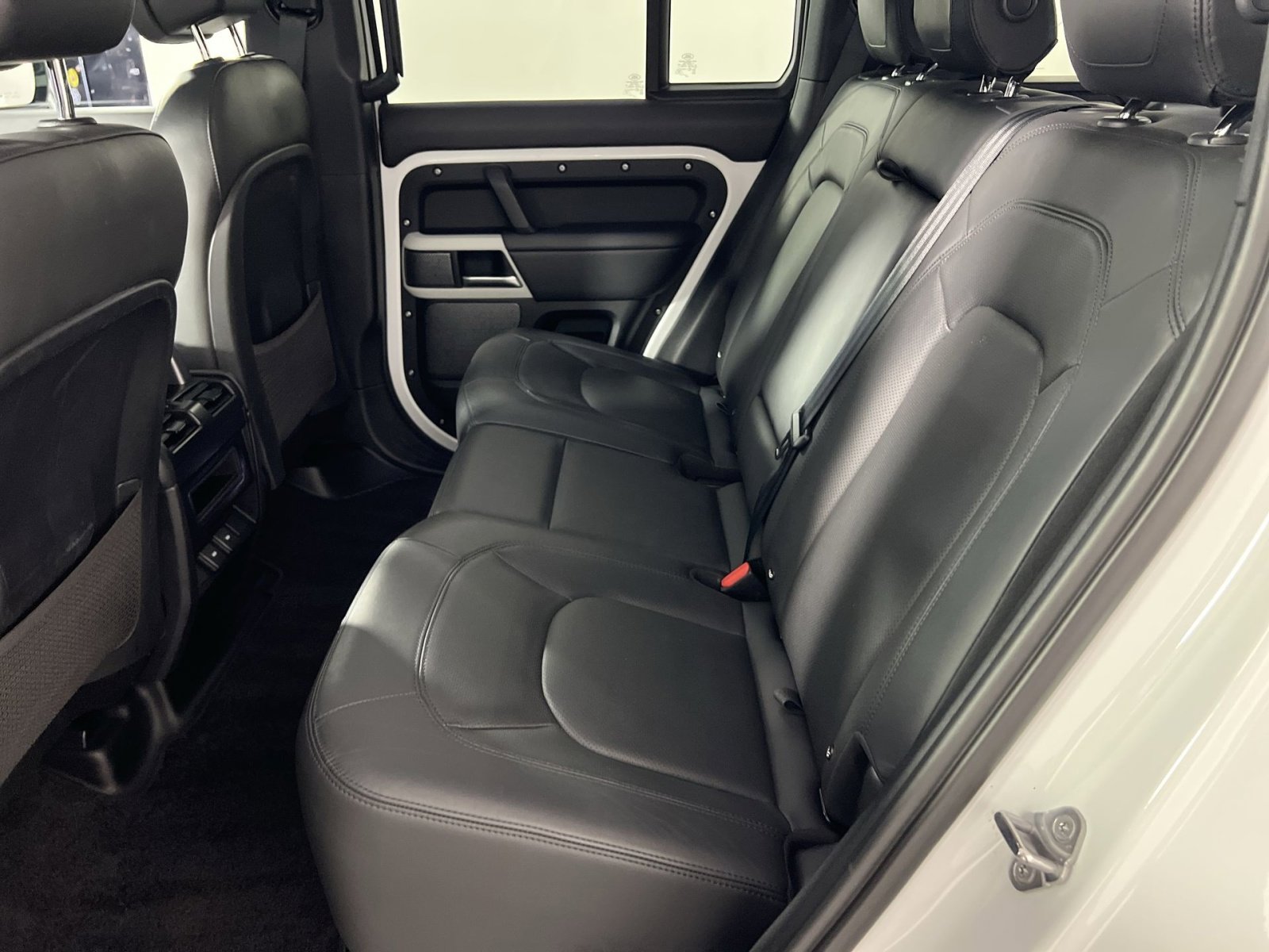 Used 2024 Land Rover Defender 110 S image 25