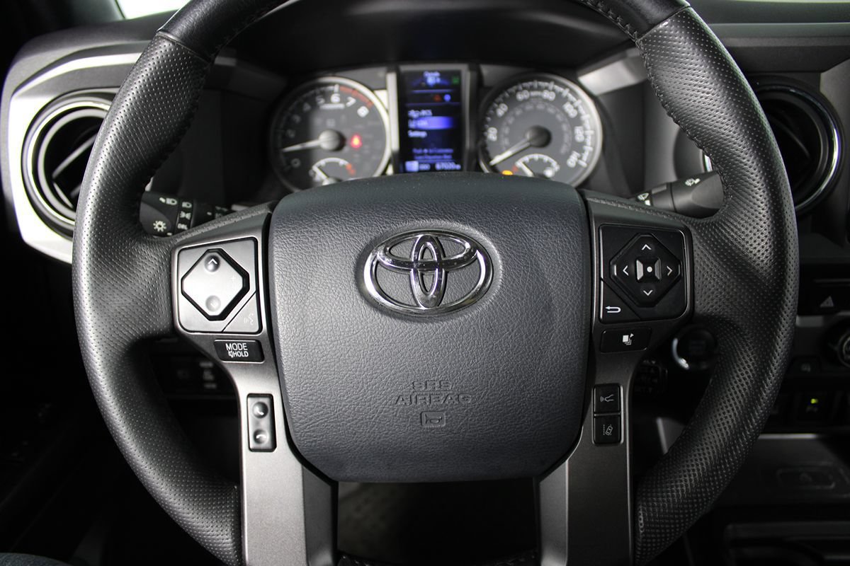 Used 2020 Toyota Tacoma TRD Sport w/ Technology Package AWD/4WD image 13