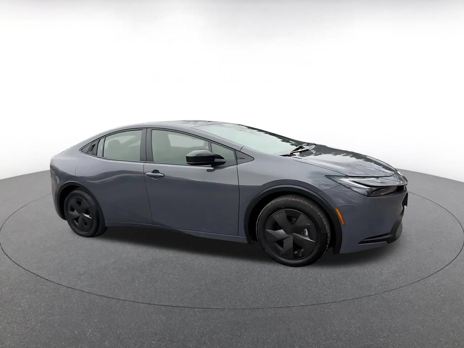 Used 2025 Toyota Prius LE FWD image 2