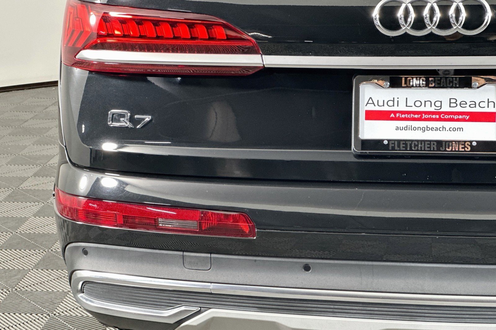 Used 2023 Audi Q7 2.0T Premium w/ Towing Package AWD/4WD image 17