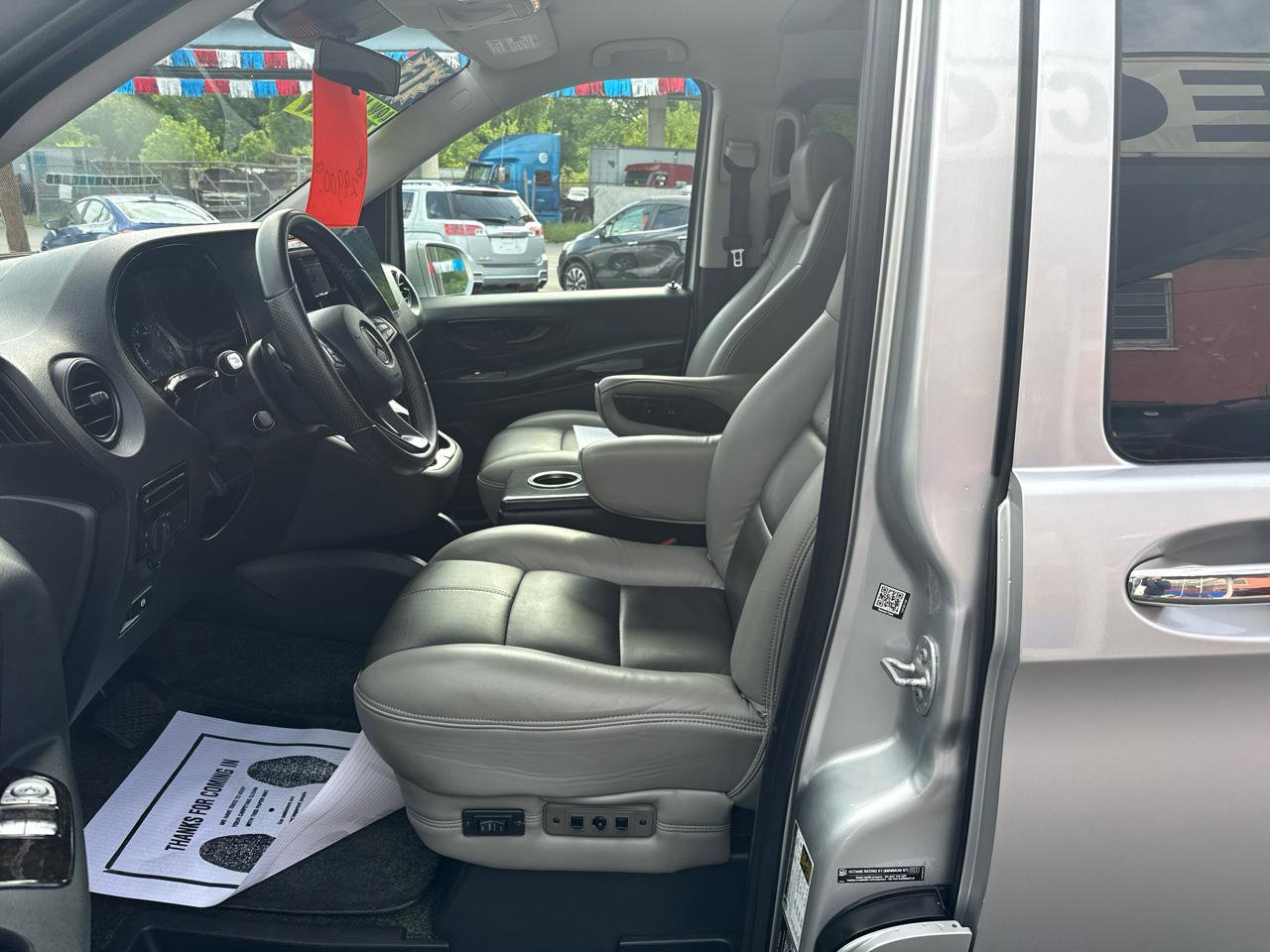 Used 2016 Mercedes-Benz Metris Passenger image 10