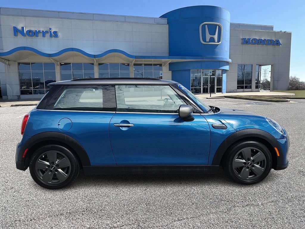 Used 2024 MINI Cooper 2-Door Hardtop FWD image 5