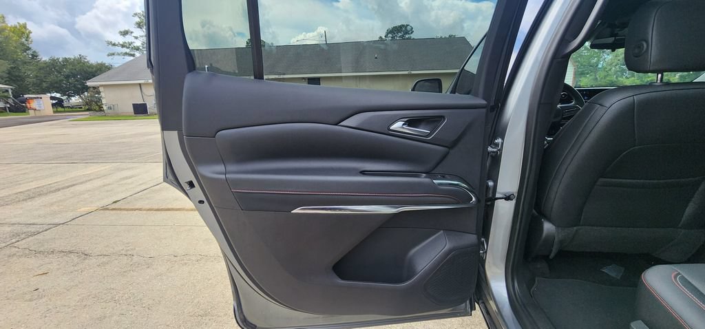 Used 2025 Chevrolet Traverse Z71 w/ LPO, Floor Liner Package AWD/4WD image 19